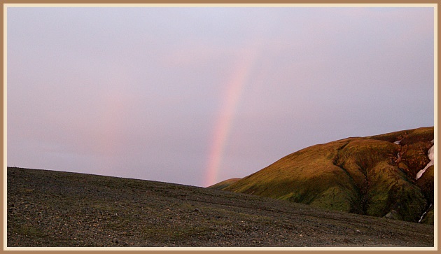 Vatn við enda regnbogans?
