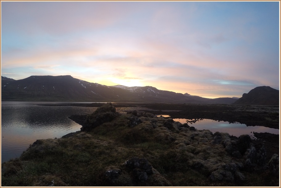 Hítarvatn um miðnættið