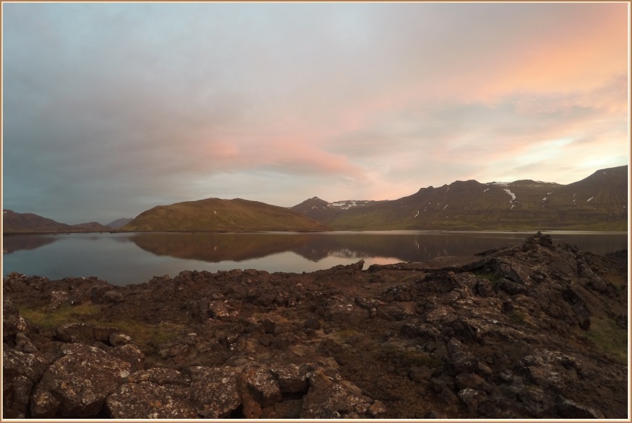 Horft til suðurs frá 'græna hólinum'