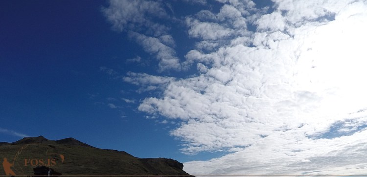 Bómull á himni við Landmannahelli